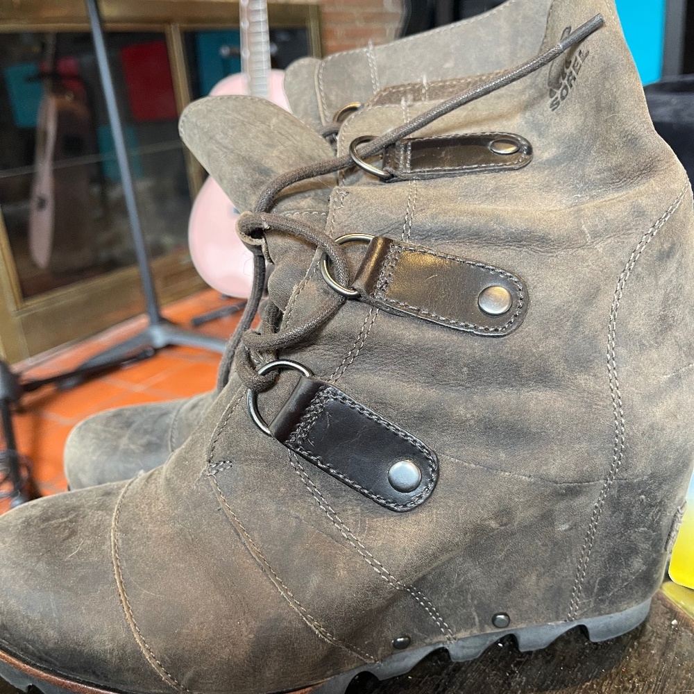 Sorel Joan of Arc wedge booties 8.5